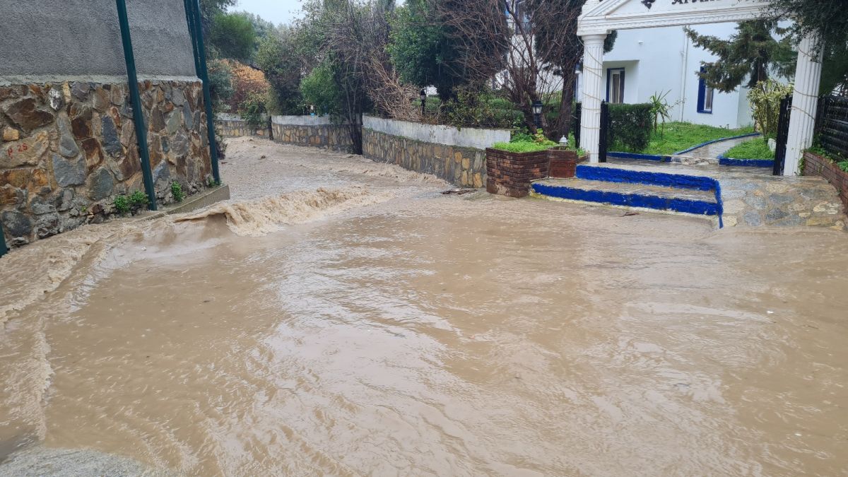 Bodrum da sağanak yağış etkili oldu #4