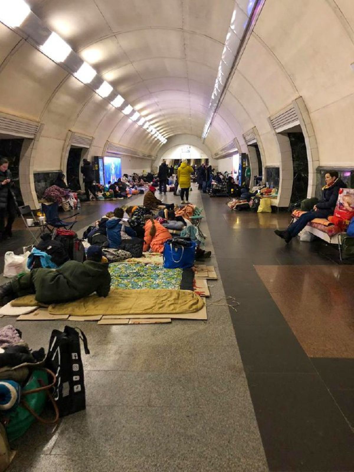 Kiev metrosunda sivillerin zorlu bekleyişi #2