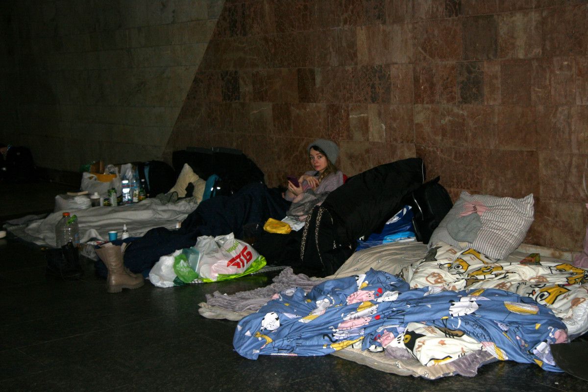 The hard waiting of civilians in the Kyiv metro #10