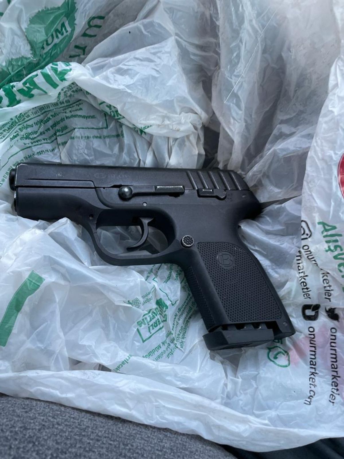 Başakşehir de köpeğe ateş ettiği kameraya yansıyan şüpheli yakalandı #1