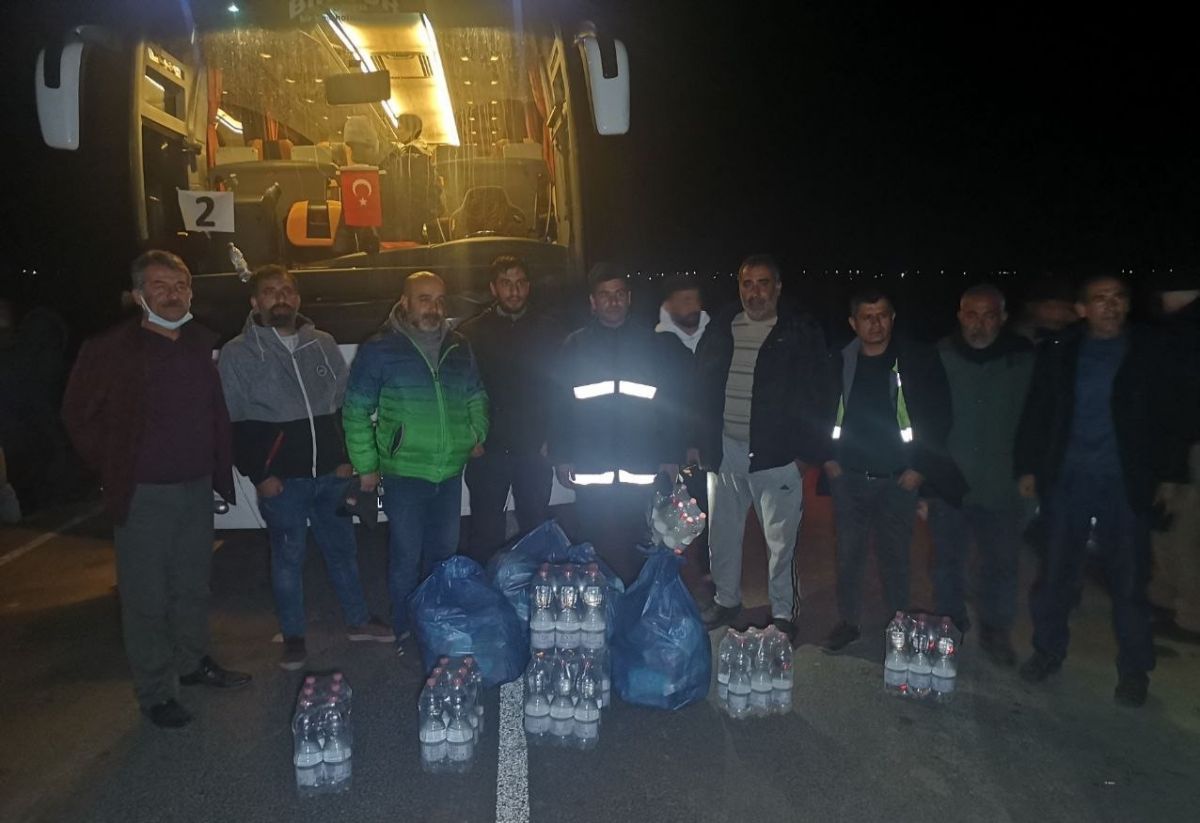Ukrayna’da mahsur kalan Türk tır şoförlerine gıda yardımı #2