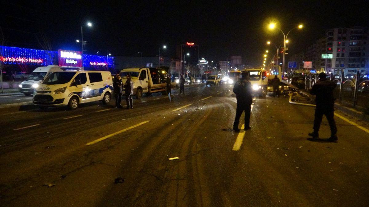 Diyarbakır da zincirleme kaza: 1 ölü 4 yaralı #9