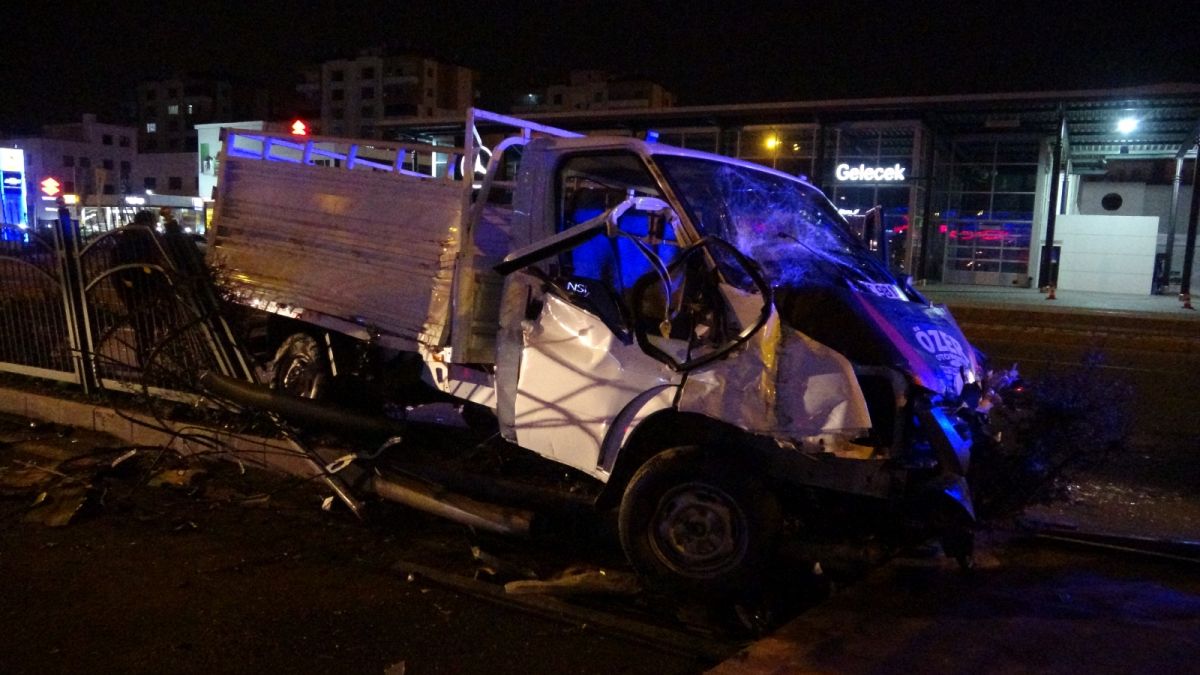 Diyarbakır da zincirleme kaza: 1 ölü 4 yaralı #6