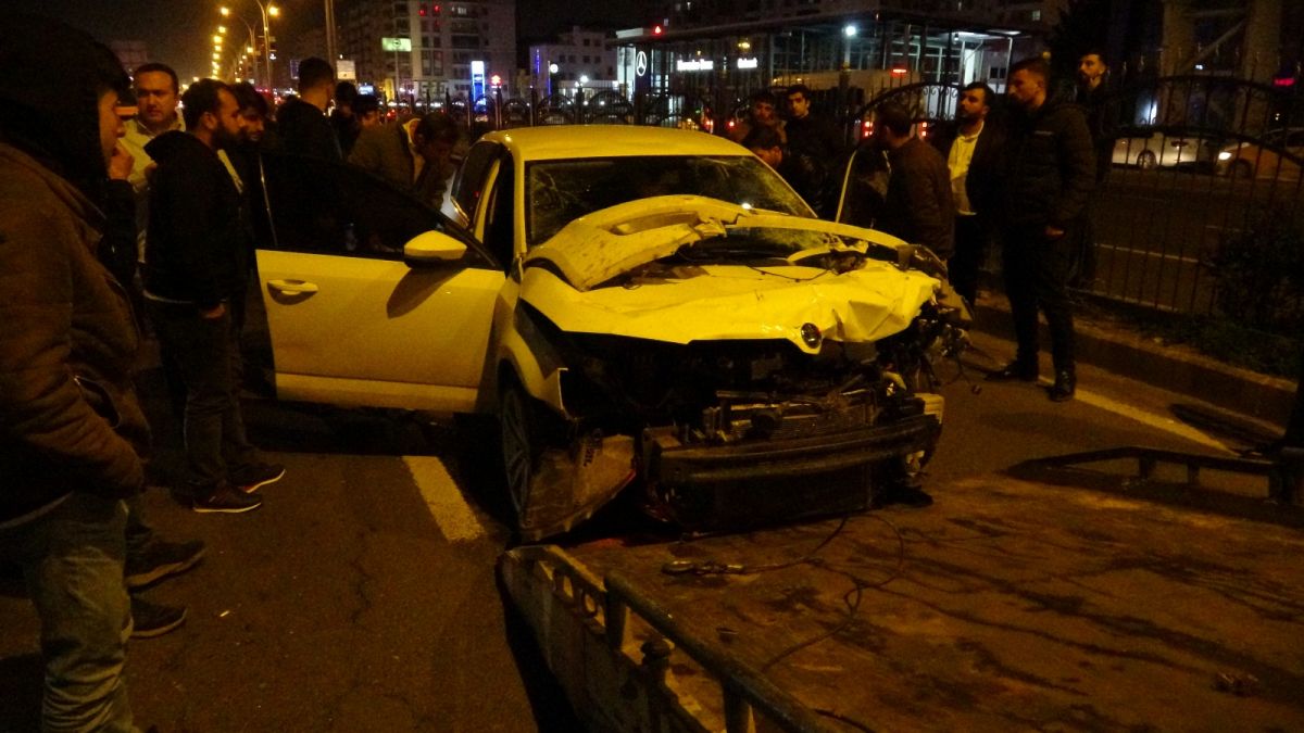 Diyarbakır da zincirleme kaza: 1 ölü 4 yaralı #8
