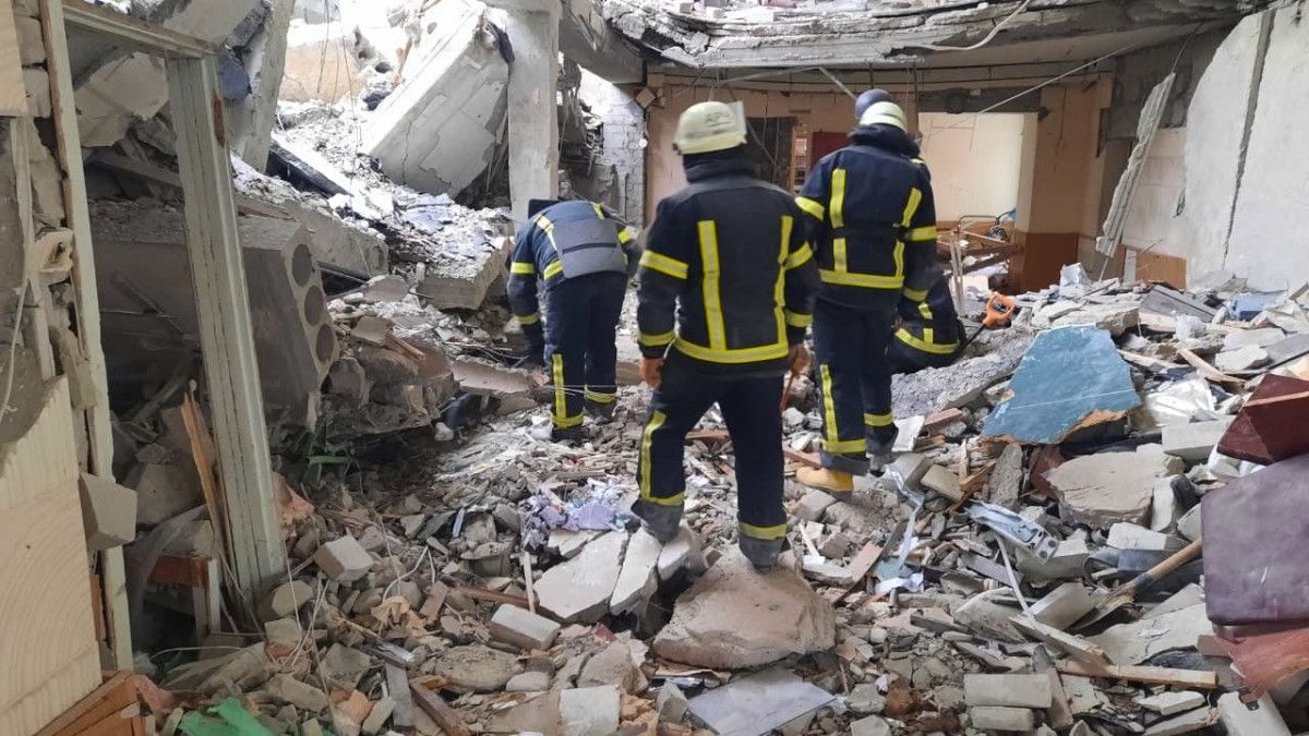 Searching for people who were under the rubble as a result of the bombardment in Kharkov #2