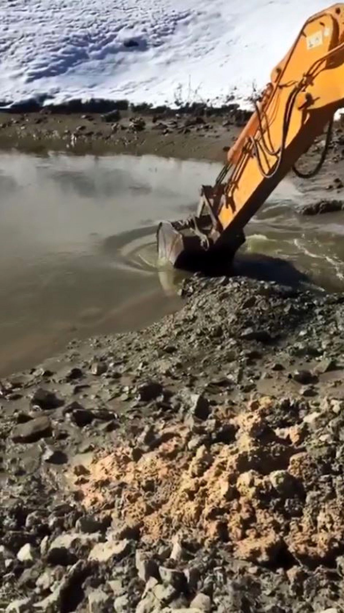 Define kazısında tahrip olan Dipsiz Göl ün kökeni belirlenemedi #6