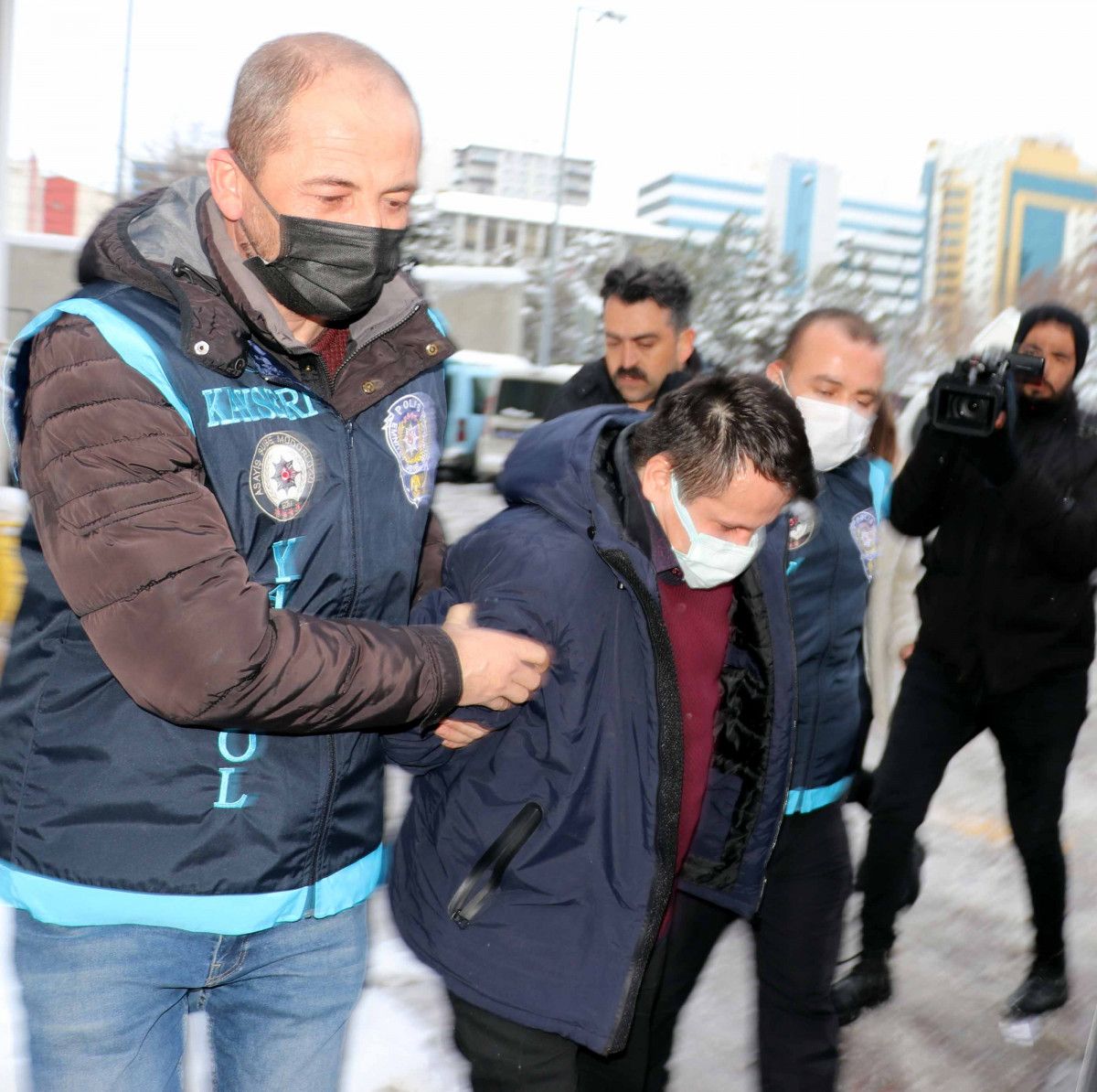 İstanbul da çalıştığı bankadan 140 bin Euro çalan zanlı, alışverişte yakalandı #4