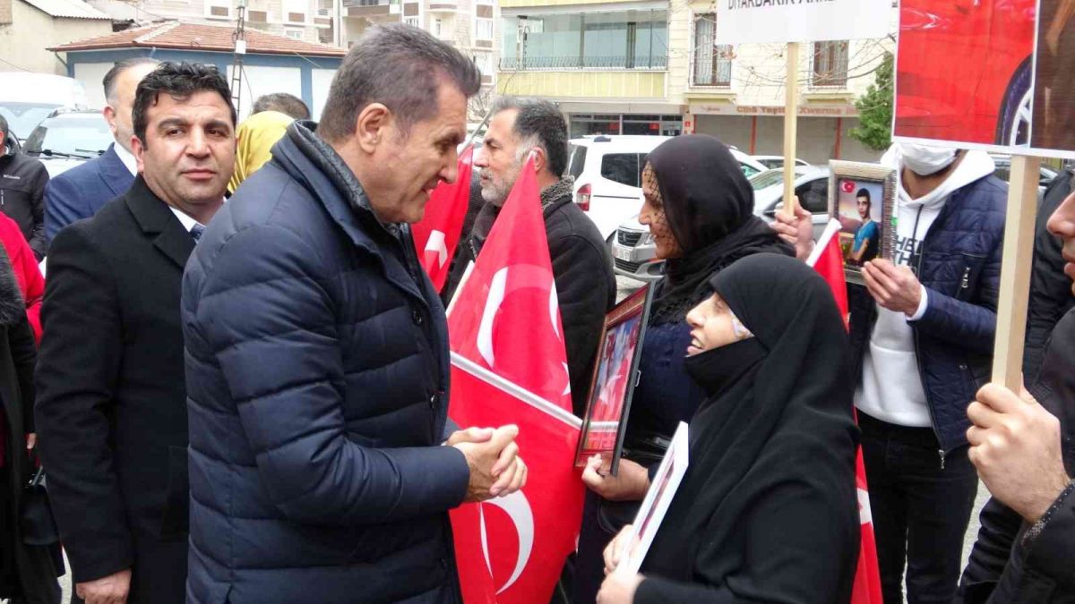 Mustafa Sarıgül, Diyarbakır da evlat nöbeti tutan aileleri ziyaret etti #2