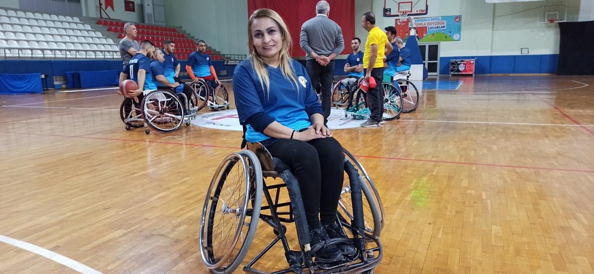 Hatay da felç geçiren engelli kadın, mücadele edip basketbolcu oldu #1