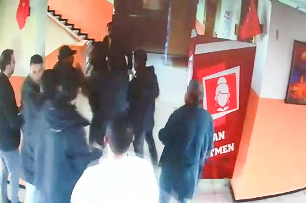 Erzurum da okula gelen veli, müdüre saldırdı  #2
