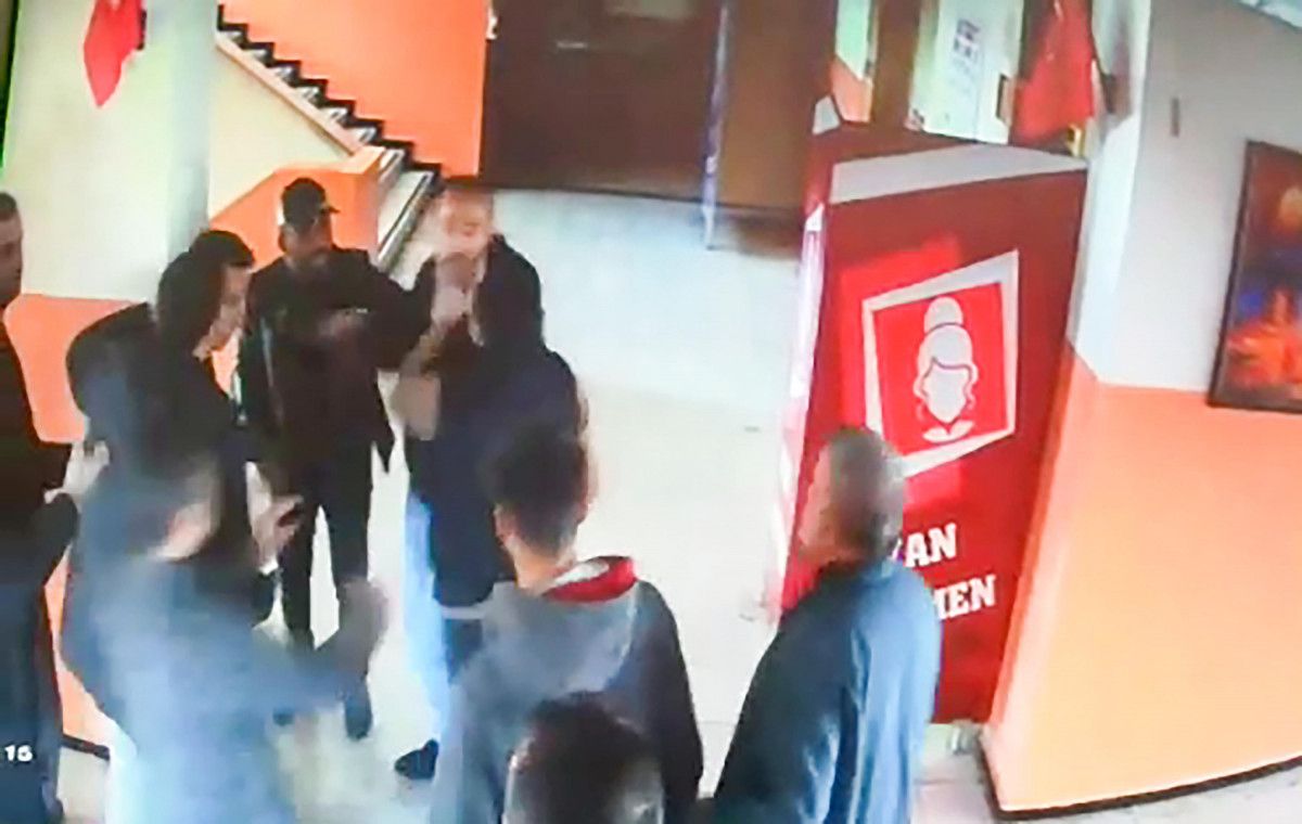 Erzurum da okula gelen veli, müdüre saldırdı  #4