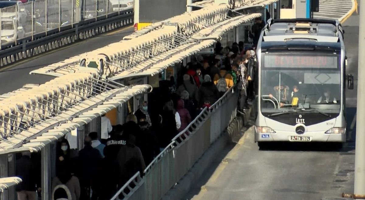 İstanbul un trafik çilesi: 1 yılda 247 bin 415 araç daha eklendi #5