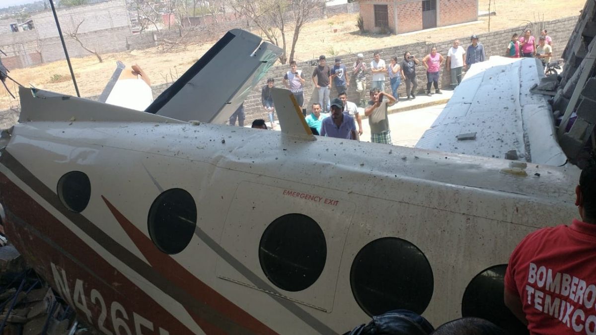 Disaster that killed 3 people in Mexico: The plane crashed on the market #1