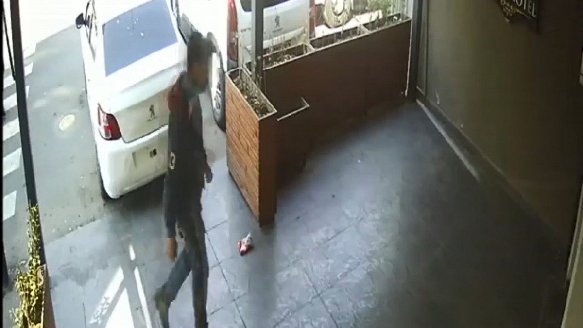 Şişli’de hırsızlar otelin önündeki mazgalı çaldı #1