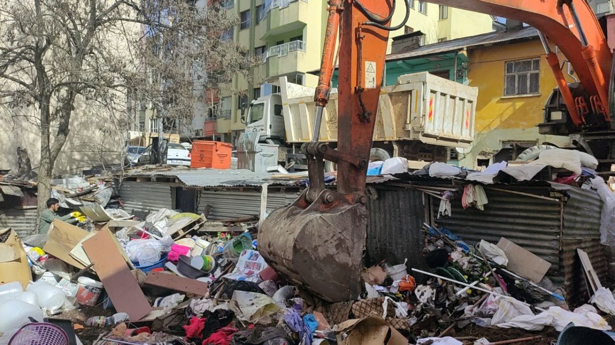 Tunceli deki evden 6 ton çöp çıkarıldı #8