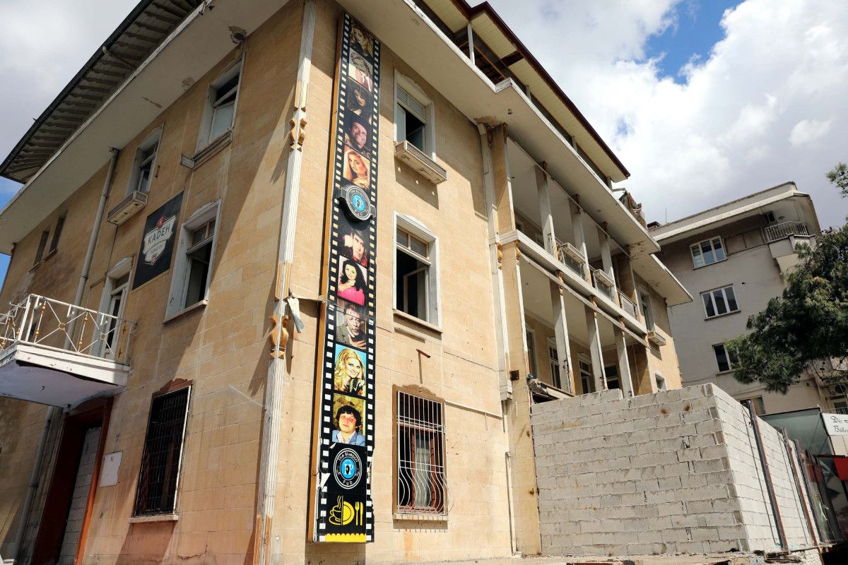 Gaziantep te tarihi taş binanın soyulmaması için briket örüldü #6