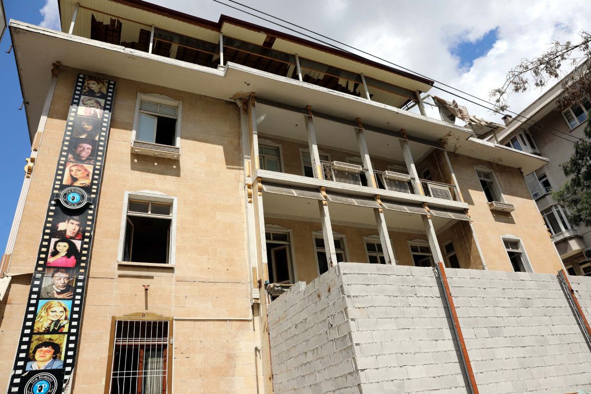 Gaziantep te tarihi taş binanın soyulmaması için briket örüldü #3