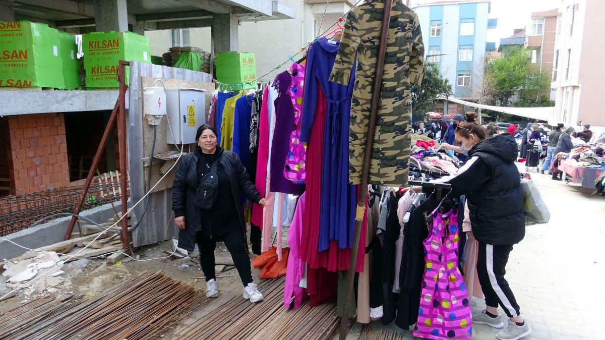 Avcılar da pazarcılar tarafından vitrin olarak kullanılan buldozer #7