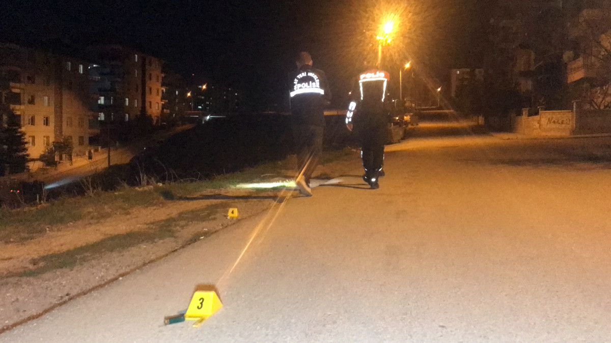 Karaman da parkta oynayan çocuk maganda kurşunuyla yaralandı #8