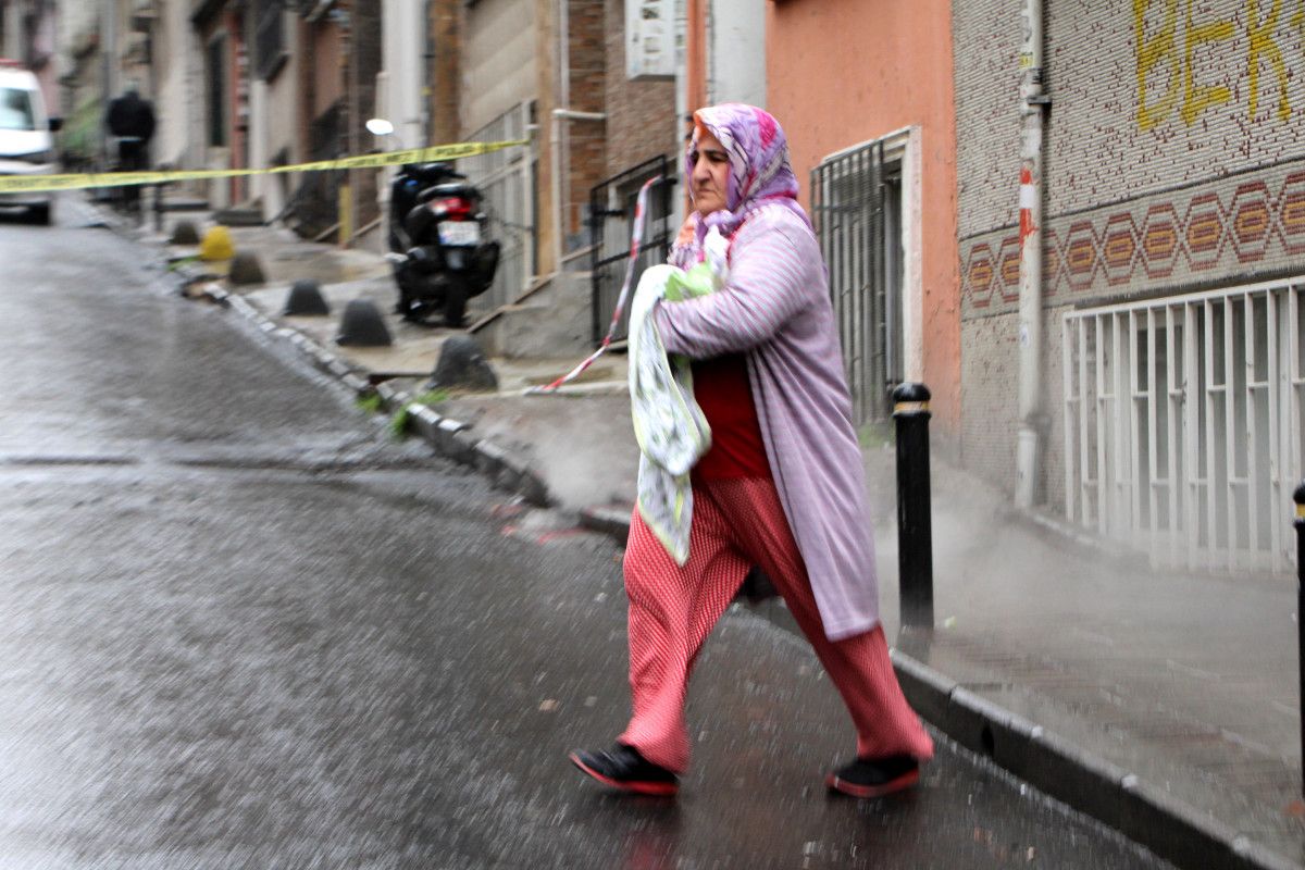 Beyoğlu nda yer altı kabloları patladı #2