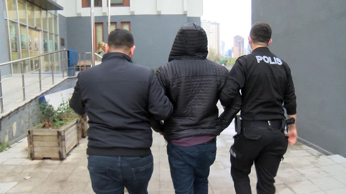 İstanbul da taksi şoförü kadın turisti darbetti #7