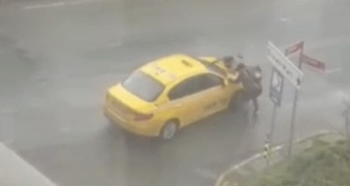 İstanbul da taksi şoförü kadın turisti darbetti #2