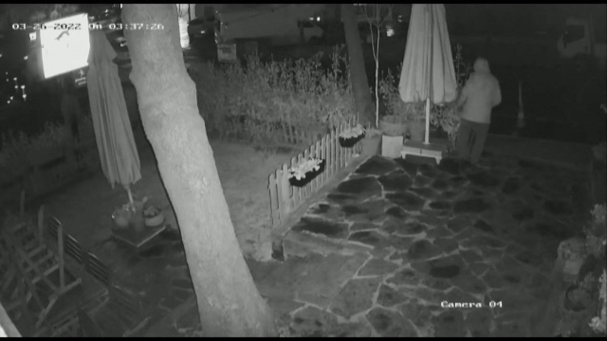 Sarıyer de iki gün arayla gittiği pidecinin şemsiyelerini çaldı #5