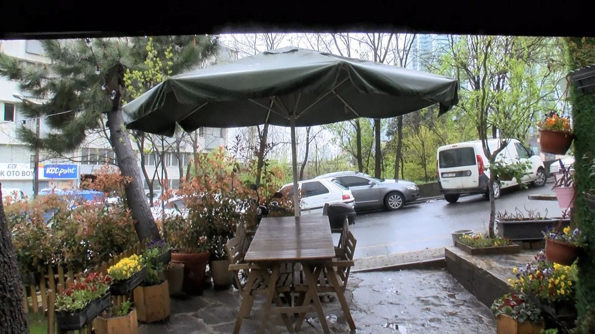 Sarıyer de iki gün arayla gittiği pidecinin şemsiyelerini çaldı #9