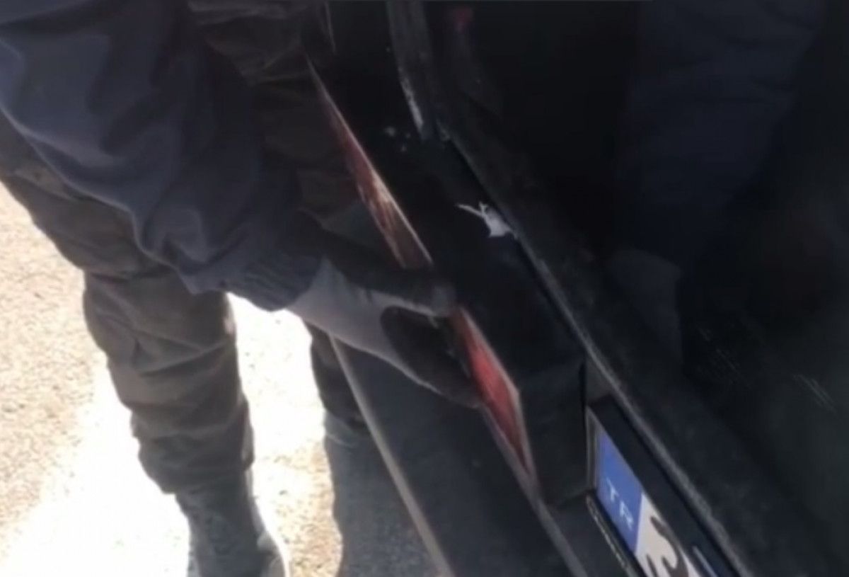 Kayseri de otomobilin stop lambasından uyuşturucu çıktı #2