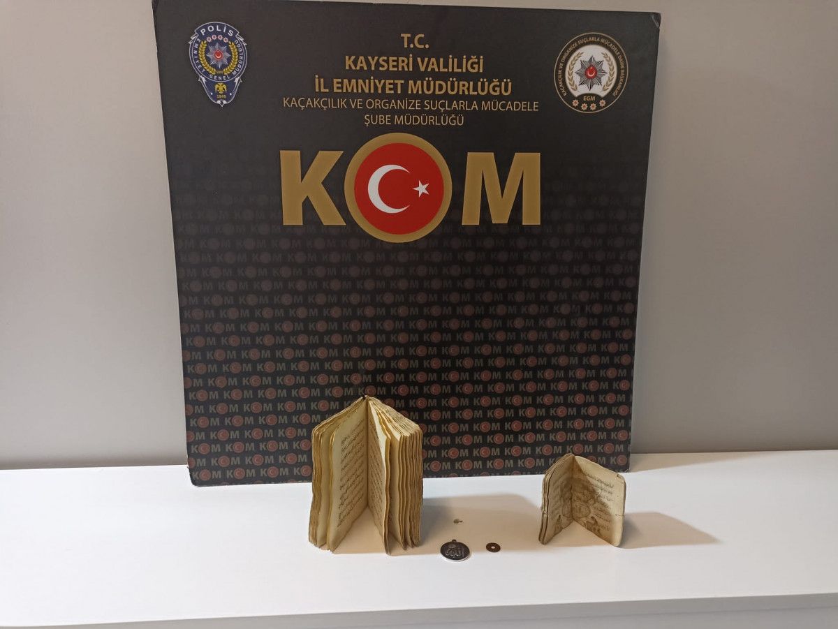 Kayseri de 500 yıllık iki adet Kur an-ı Kerim ele geçirildi #3