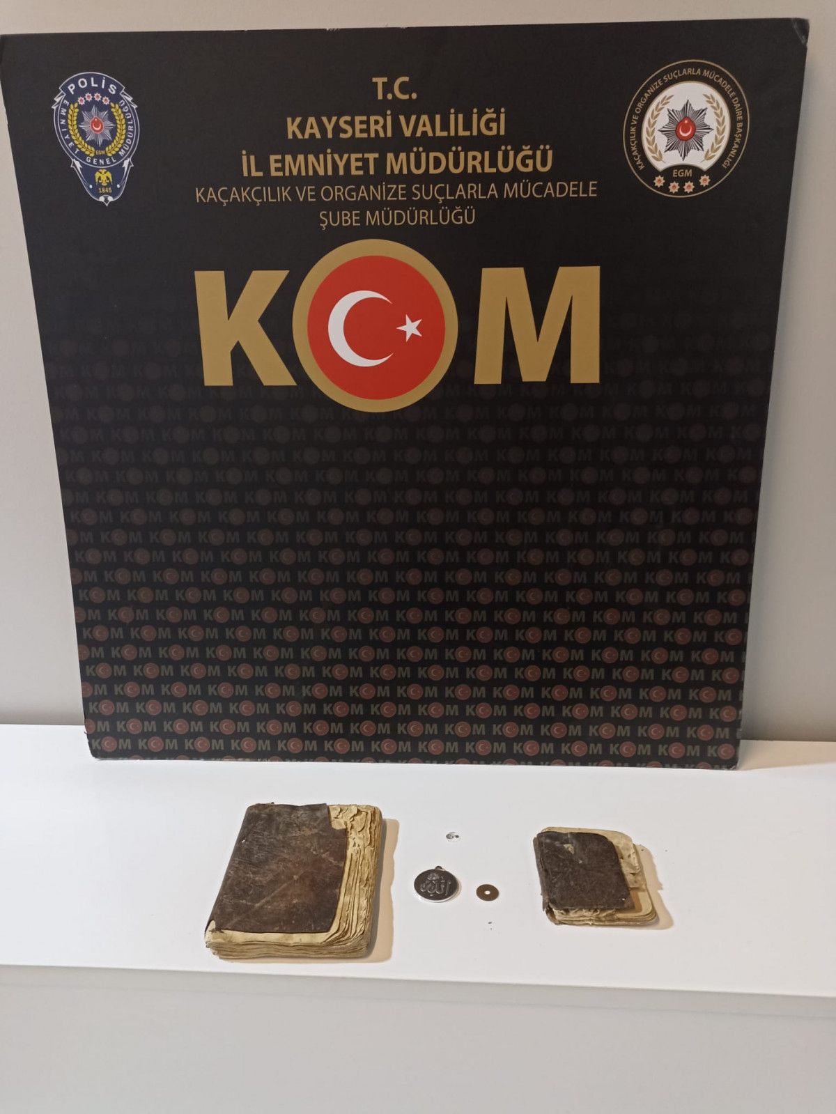 Kayseri de 500 yıllık iki adet Kur an-ı Kerim ele geçirildi #2