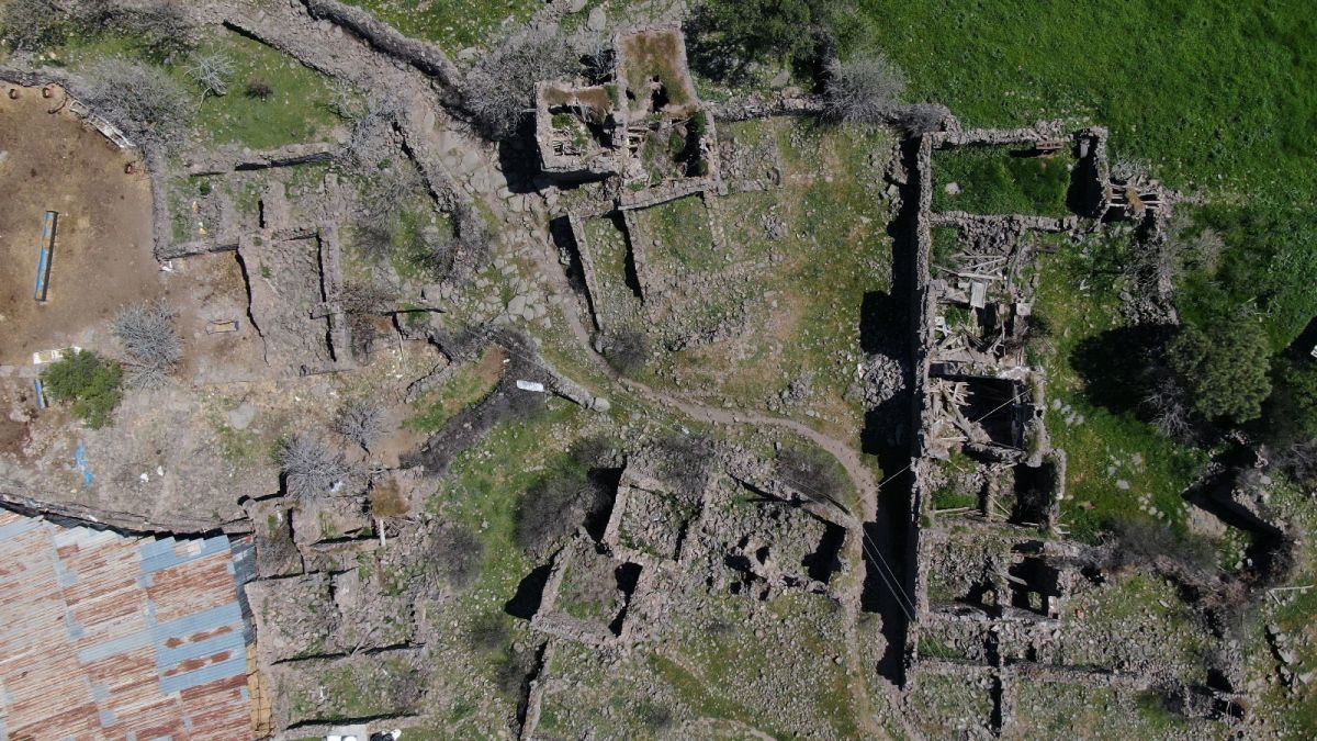 İzmir deki ıssız köyü film platosuna çevirdiler #3