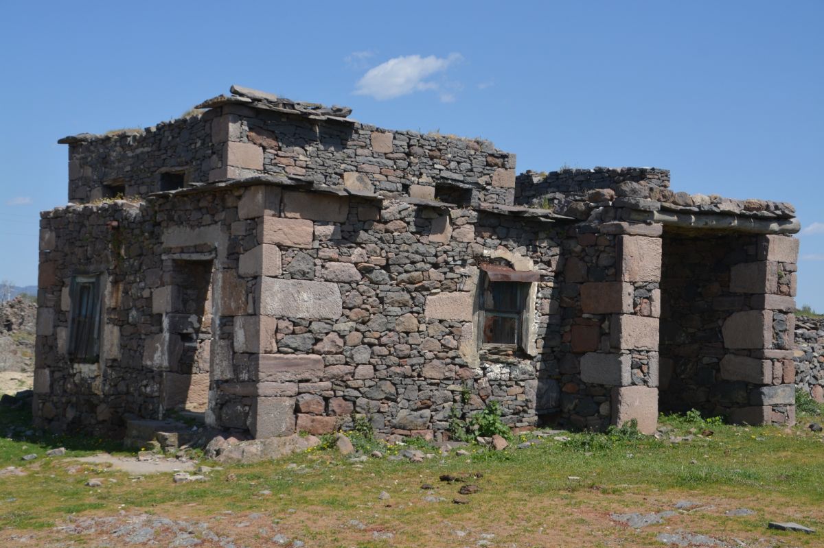 İzmir deki ıssız köyü film platosuna çevirdiler #7