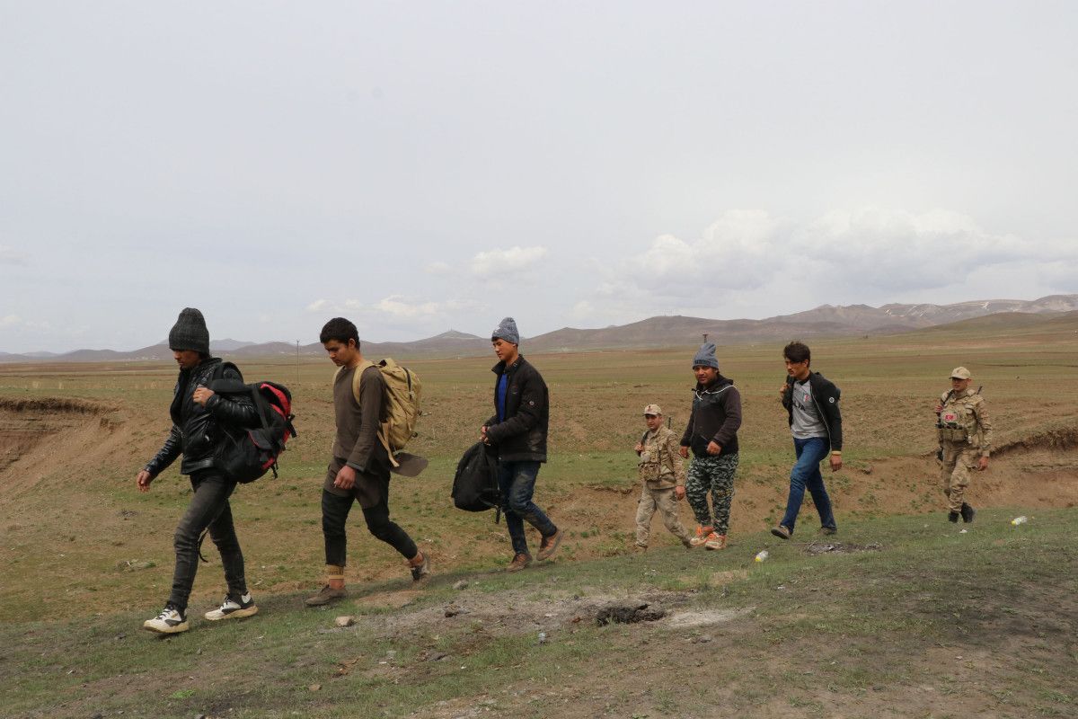 Türkiye - İran sınırında jandarmanın kaçak göçmen operasyonu #1