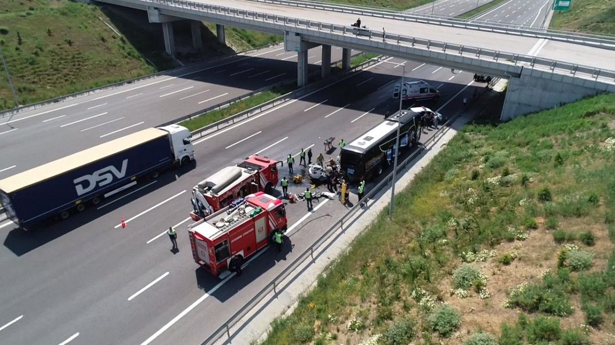 Tuzla da bir otomobil yolcu otobüsüne çarptı: 1 ölü 2 yaralı #4