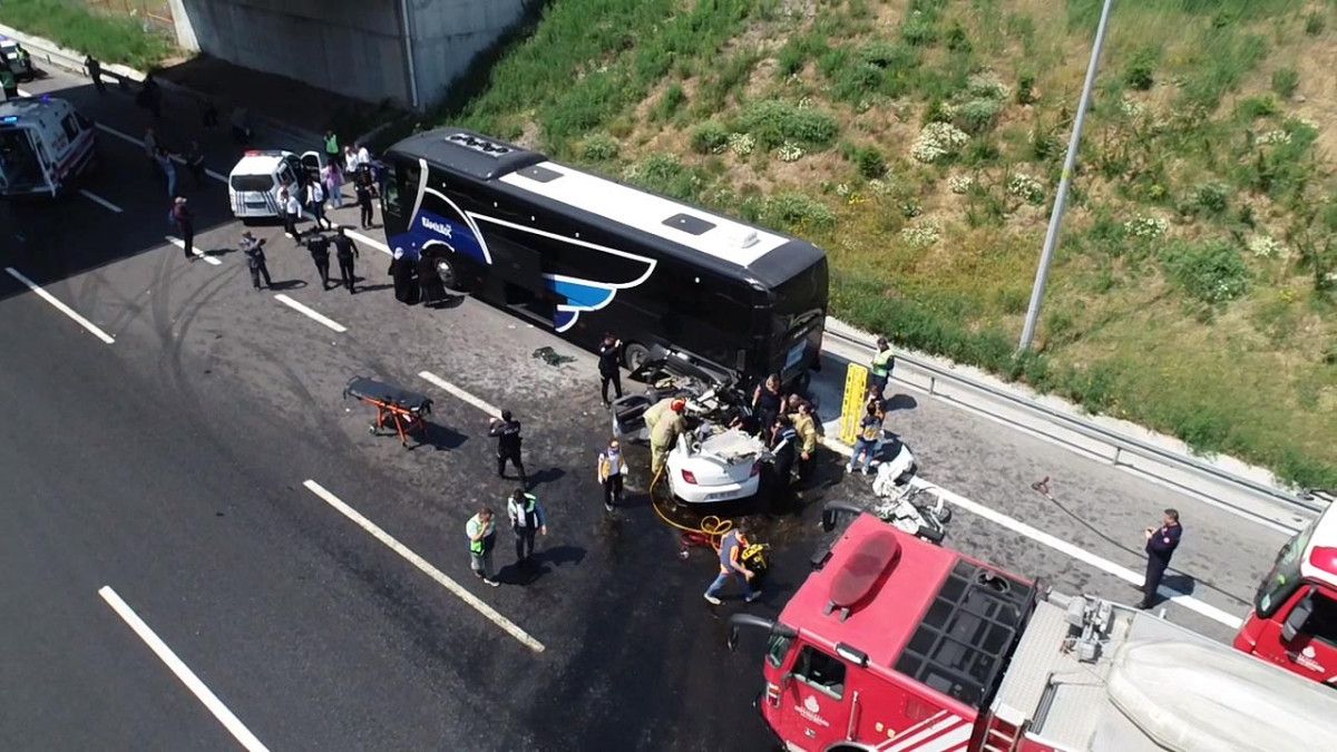 Tuzla da bir otomobil yolcu otobüsüne çarptı: 1 ölü 2 yaralı #3