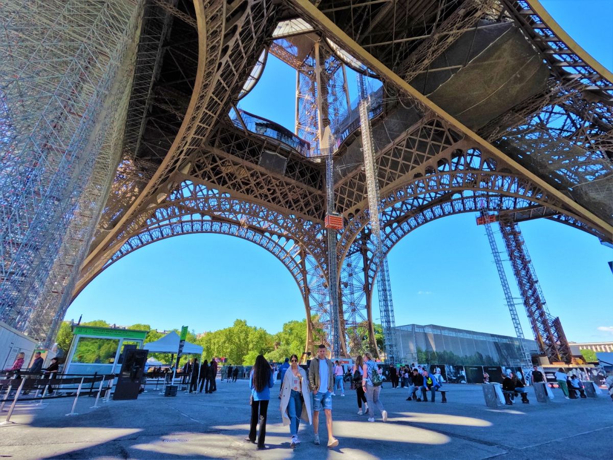 The Eiffel Tower is back to its old days #2