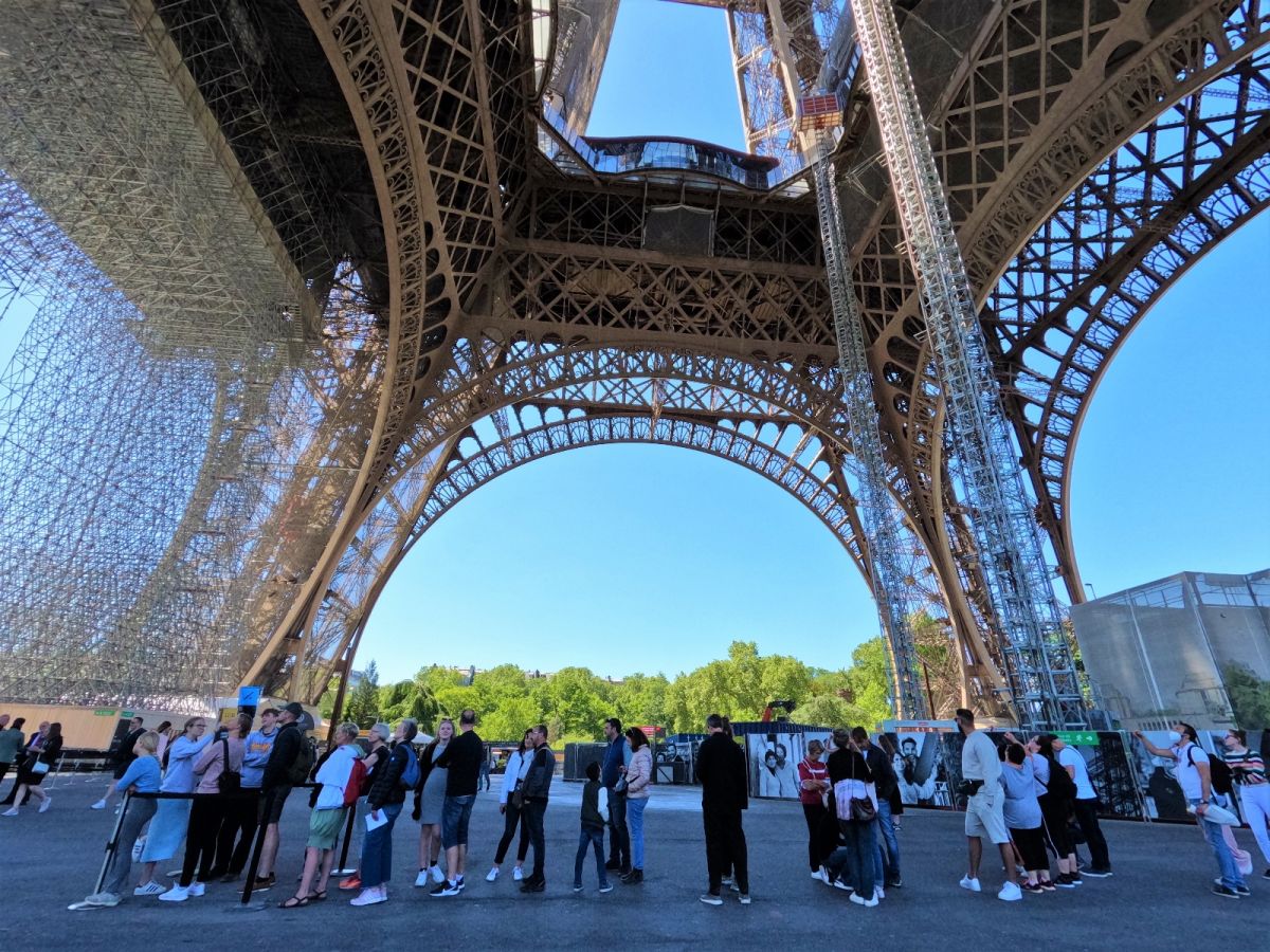 The Eiffel Tower is back to its old days #3