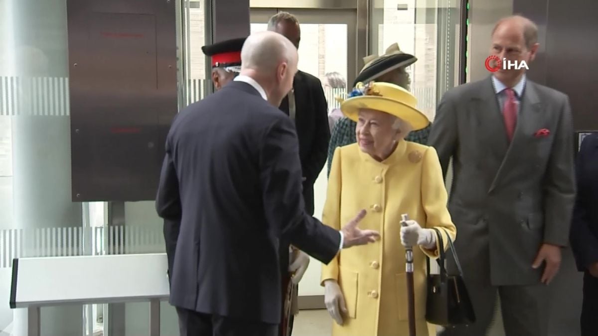 Queen  Elizabeth visited Elizabeth Line #5