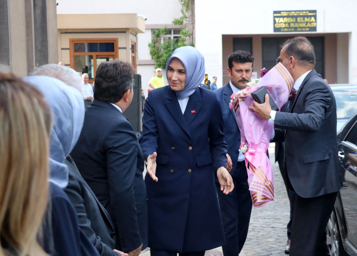 Türkiye nin ilk başörtülü valisi Kübra Güran Yiğitbaşı görevine başladı #4