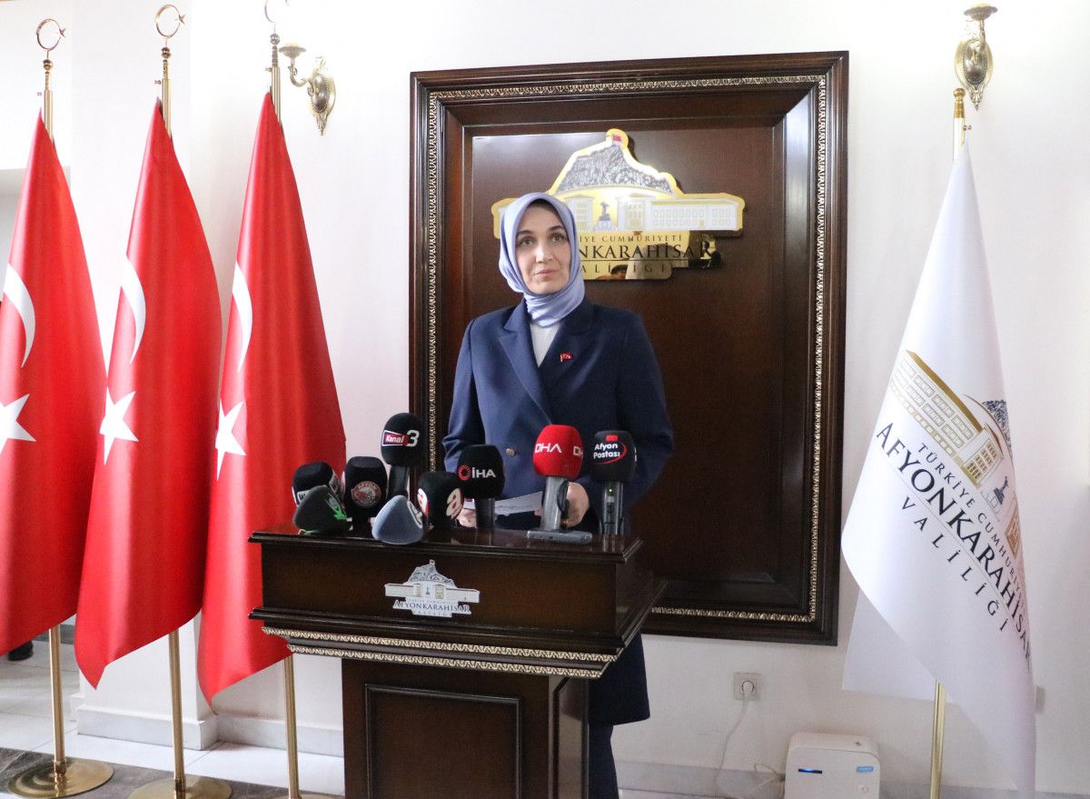 Türkiye nin ilk başörtülü valisi Kübra Güran Yiğitbaşı görevine başladı #1
