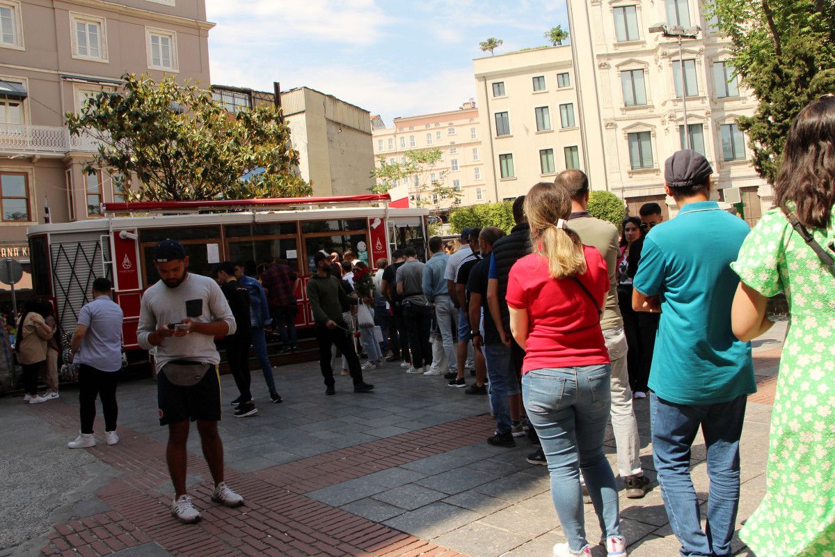 Yerli yabancı turistler hafta sonu Beyoğlu'nu doldurdu
