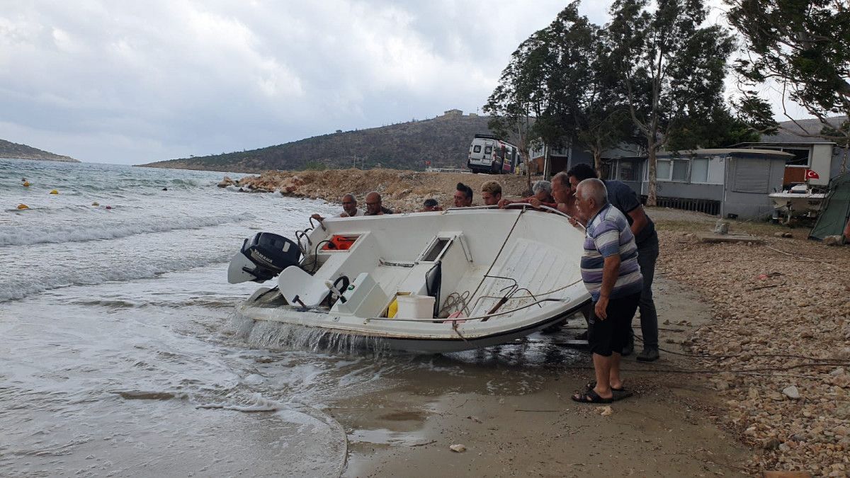 Mersin deki fırtınada 6 tekne batmaktan son anda kurtarıldı #1