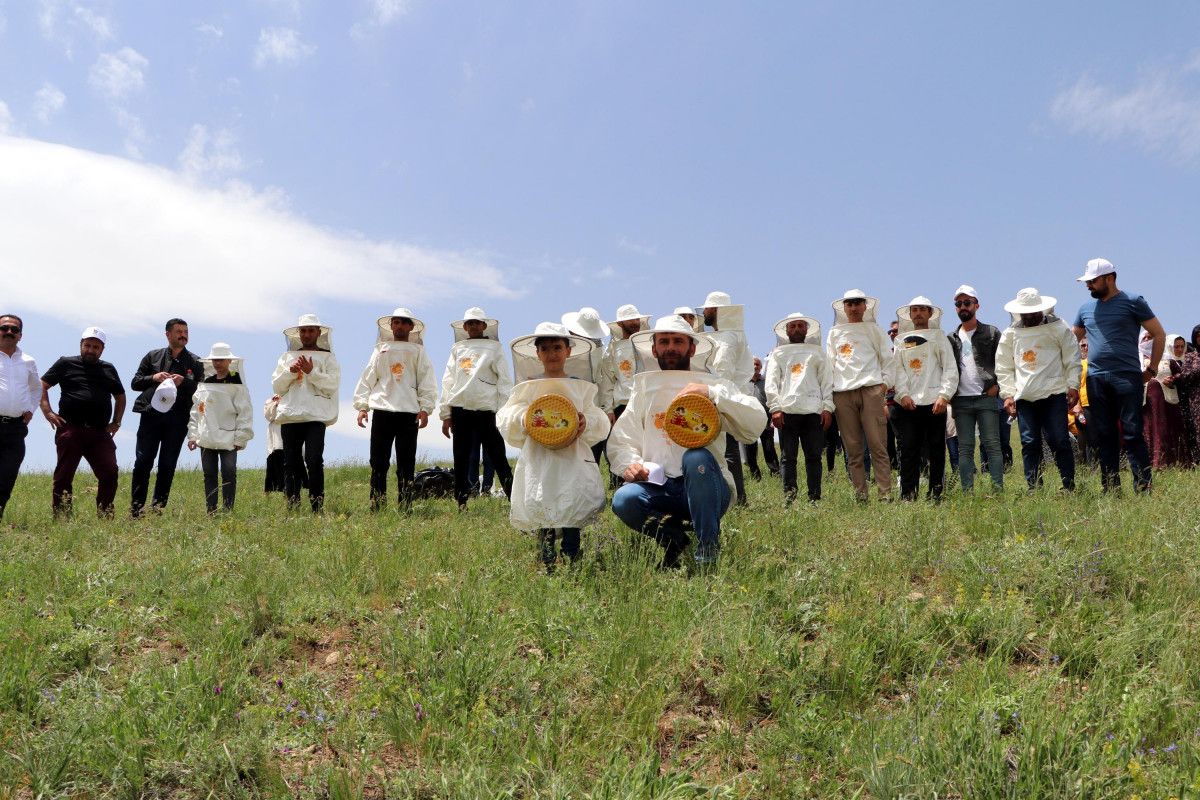 Vanlı arıcılar Bal Yuvarlama yarışması düzenledi #6