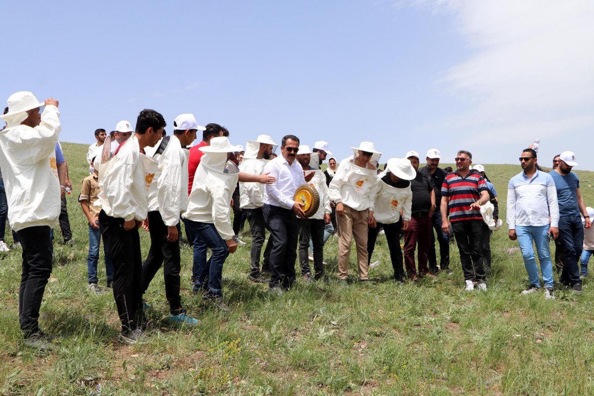 Vanlı arıcılar Bal Yuvarlama yarışması düzenledi #5