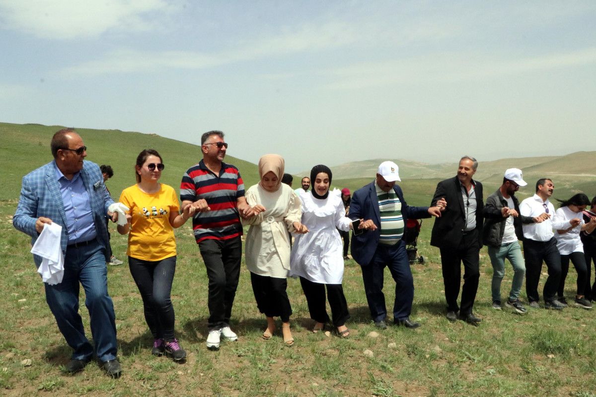 Vanlı arıcılar Bal Yuvarlama yarışması düzenledi #8