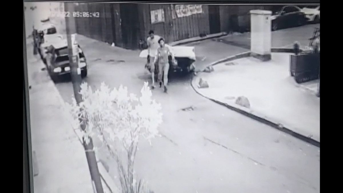 Şişli de hırsızlar çaldıkları motosikleti çekçek arabasıyla taşıdı #1