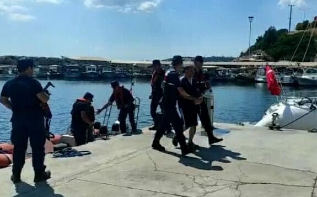 İzmir de tekneyle Yunan adasına kaçmaya çalışan FETÖ cüler yakalandı #1