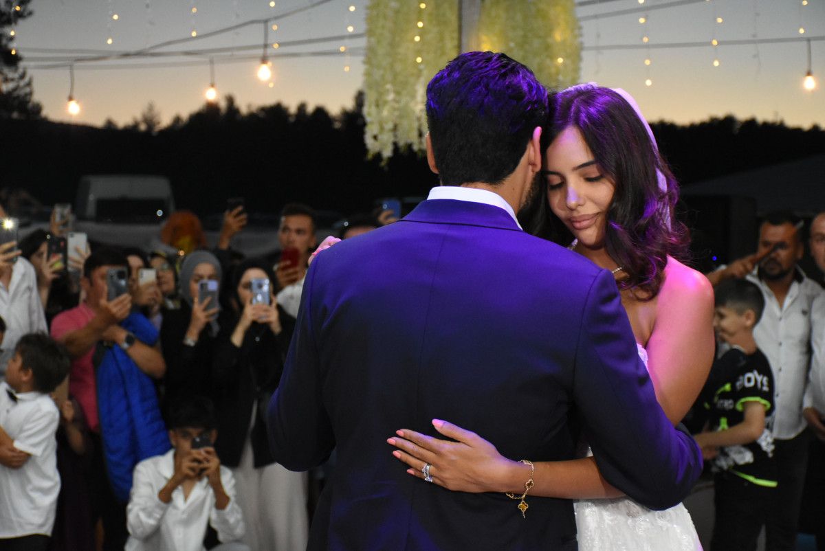 Manchester City oyuncusu İlkay Gündoğan, Sara Arfaoui ile Balıkesir de düğün yaptı #3