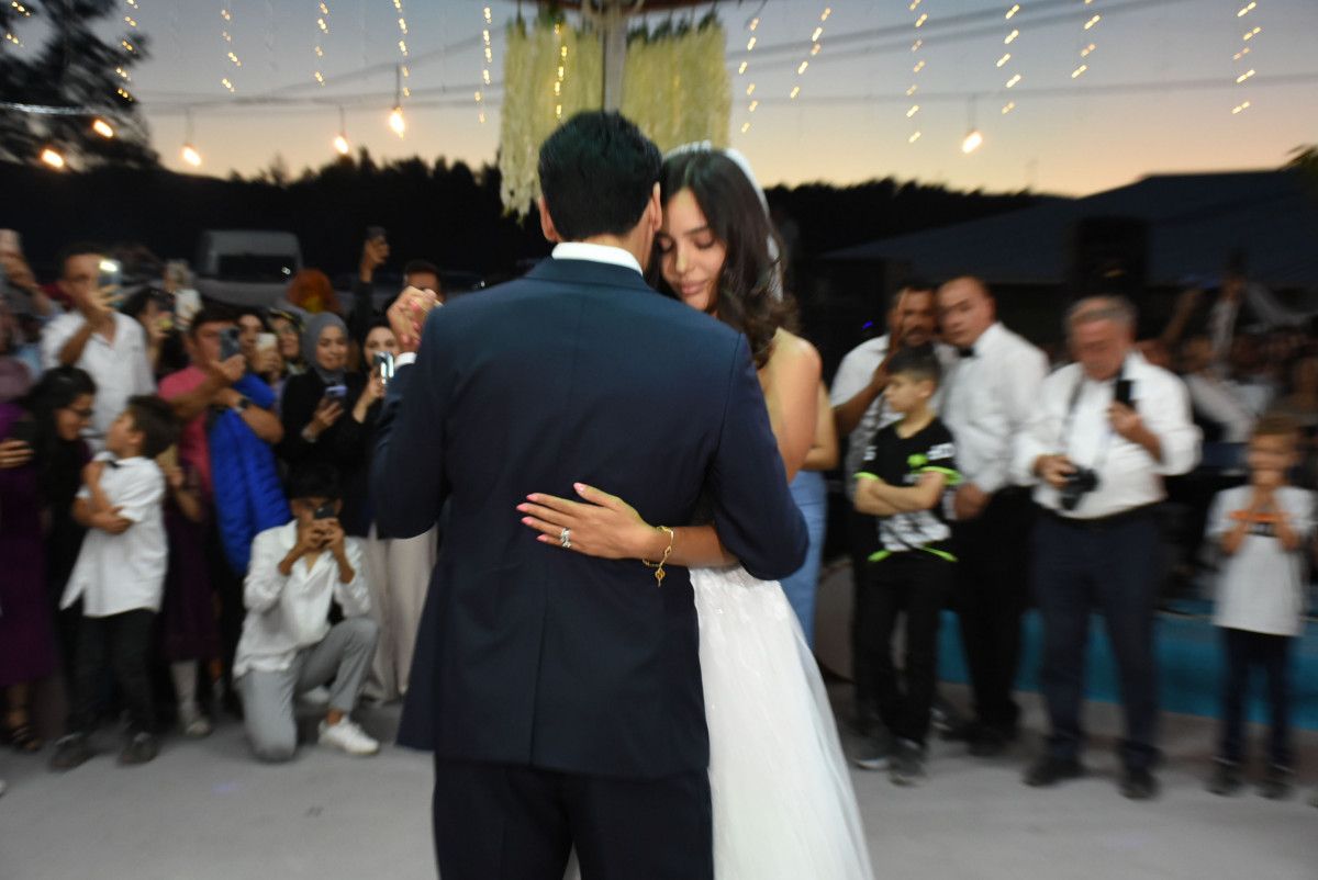 Manchester City oyuncusu İlkay Gündoğan, Sara Arfaoui ile Balıkesir de düğün yaptı #2